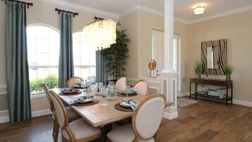 Casa | Cocina privada | Refrigerador, microondas, horno y lavavajillas