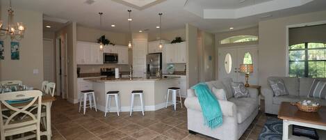 House | Living room | Flat-screen TV, DVD player