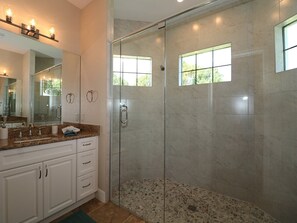 Ferienhaus | Badezimmer | Haartrockner, Handtücher