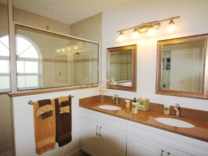 House | Bathroom | Hair dryer, towels - Coastal Breeze (Rotonda West)