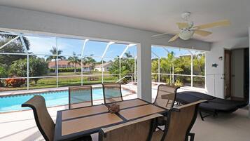 House | Private kitchen | Fridge, microwave, oven, dishwasher