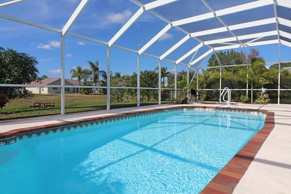 Hus | Pool | Utomhuspool