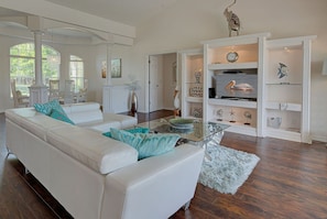 Talo | Olohuone | Taulutelevisio, DVD-soitin