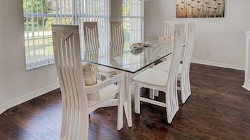 House | Private kitchen | Fridge, microwave, oven, stovetop