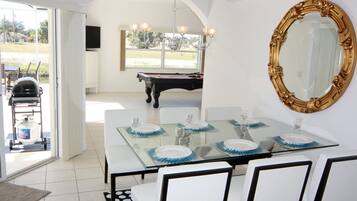 House | Private kitchen | Fridge, microwave, oven, stovetop