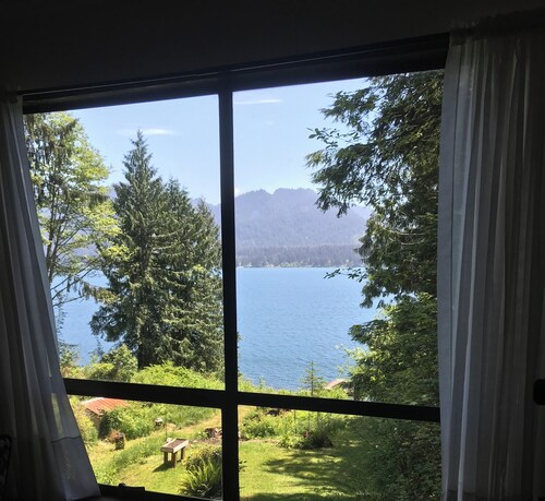 Quinault Cove- Two Cabin Property on Quiet Lake Quinault