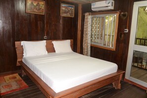 3 bedrooms, in-room safe, free WiFi, bed sheets