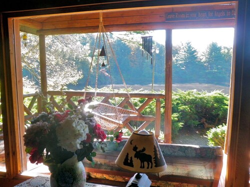 Secluded & Romantic Log Cabin with fireplace on Private lake & 85 acres