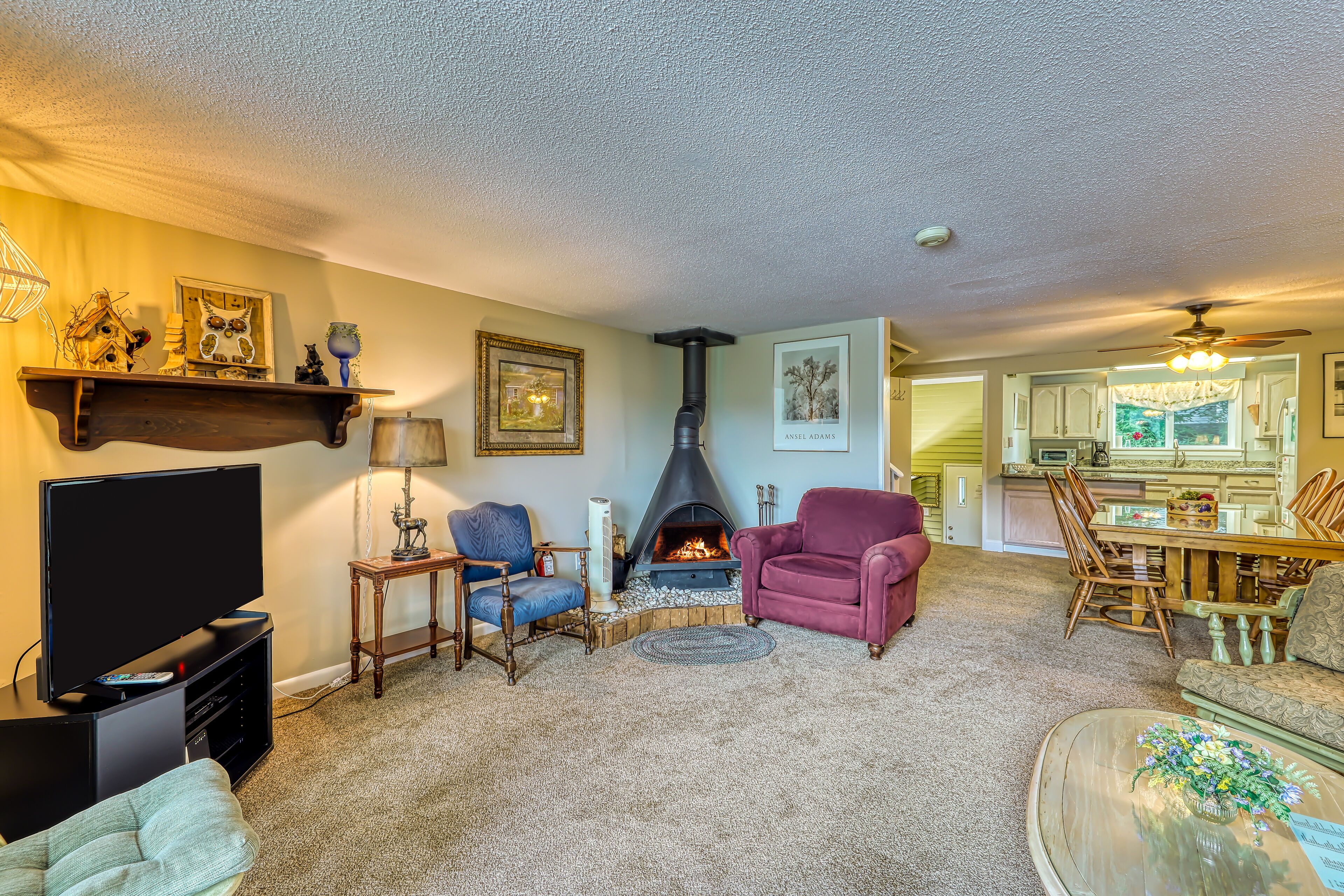 Roomy condo w/ balcony overlooking pond & golf course
