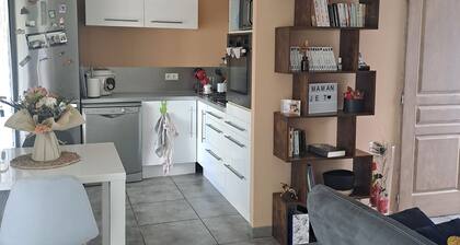Jolie petite maison proche d' Avignon POUR 2 PERSONNES avec piscine privée