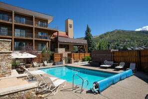 Beheizter Pool