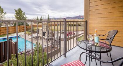 Charming Studio -Steps to Gondola/Skiing, Heated Pool & Hot Tub!!! Best Location