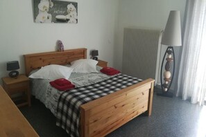 4 bedrooms, iron/ironing board, free WiFi, bed sheets - located in the heart of the Vosges and Alsace vineyards ridges (Le Bonhomme)