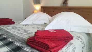 4 chambres, fer et planche à repasser, Wi-Fi gratuit, draps fournis