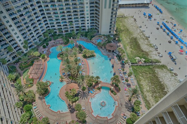 Alberca techada y alberca climatizada