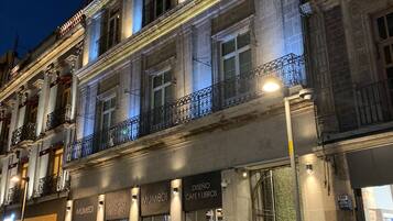 Fachada del alojamiento - Noche