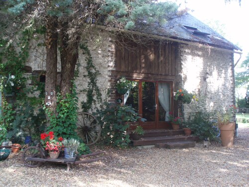 Spacious converted Barn - fully equiped  - family friendly Gite sleeps 6 (Rose)