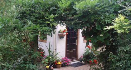 Spacious converted Barn - fully equiped - family friendly Gite sleeps 6 (Rose)