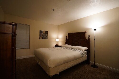 ストリップから見事な2BRキングコンドミニッツ