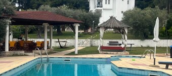 Villa Askamnia and Suites