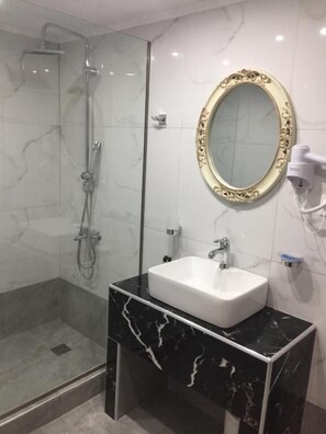 Suíte família, 2 quartos, piscina particular (private Pool from 20.06.2024 on) | Lençóis italianos Frette, roupas de cama premium, edredons de pluma