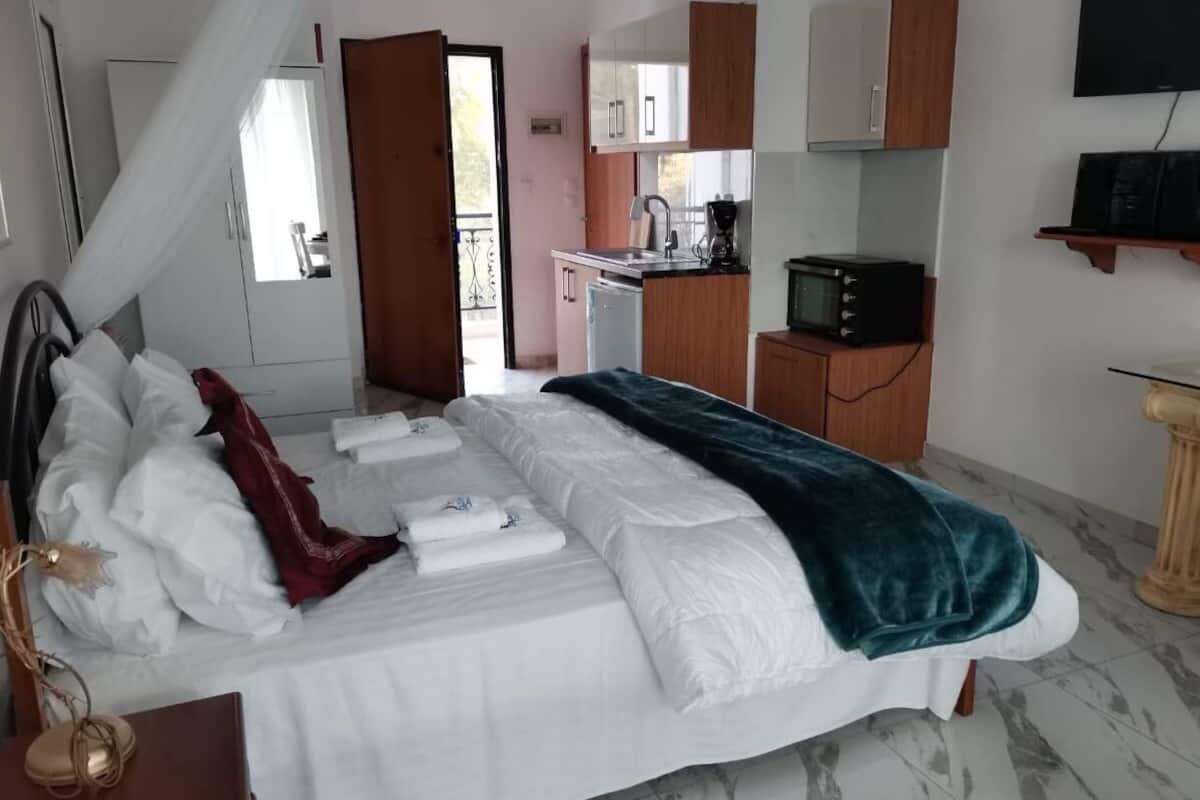 Honeymoon Suite, 1 Queen Bed, Ocean View, Beachfront | Frette Italian sheets, premium bedding, down comforters, pillowtop beds