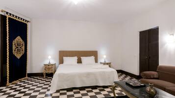 Iron/ironing board, internet, bed sheets