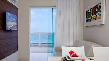 Superior appartement, 1 slaapkamer, uitzicht op zee (Bloco Praia) | Uitzicht op strand/zee