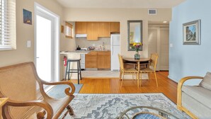 A compact living space with a kitchen, dining area, and seating area. - Relaxed Beach living - 1 Bed/1 Bath with Private Garden, steps to Ocean (Hollywood)