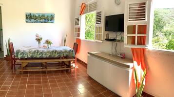 3 habitaciones, tabla de planchar con plancha, wifi y ropa de cama