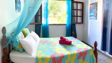 3 bedrooms, iron/ironing board, WiFi, bed sheets