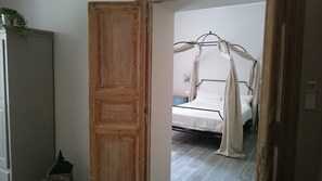 Zimmersafe, schallisolierte Zimmer, Bügeleisen/B ügelbrett