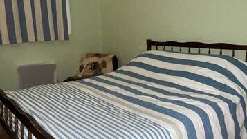 2 Schlafzimmer, Schreibtisch, Bügeleisen/Bügelbrett, kostenloses WLAN