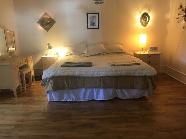 Desk, WiFi, bed sheets