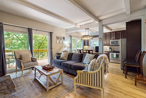 TV, fireplace, Hulu, books - Ski-In/Ski-Out Ground-Level Condo w/ Gas Fireplace + Covered Deck (Sugar Mountain)