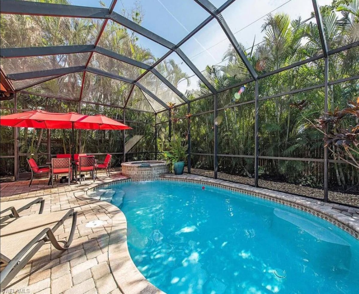 Photo 27 of 4BR 3BA - King Suite - Heated Pool&Spa - Walk or bike to Vanderbilt Beach