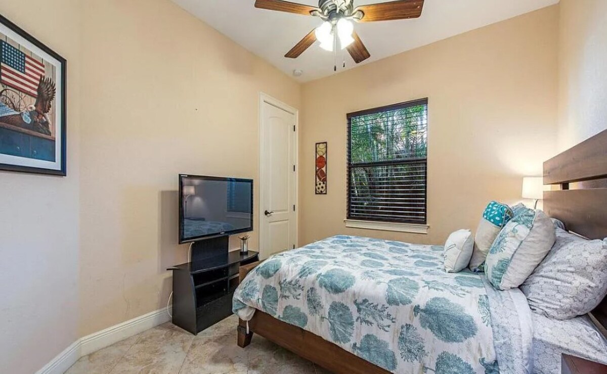 Photo 22 of 4BR 3BA - King Suite - Heated Pool&Spa - Walk or bike to Vanderbilt Beach