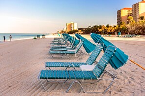 Beach nearby, sun loungers, beach towels