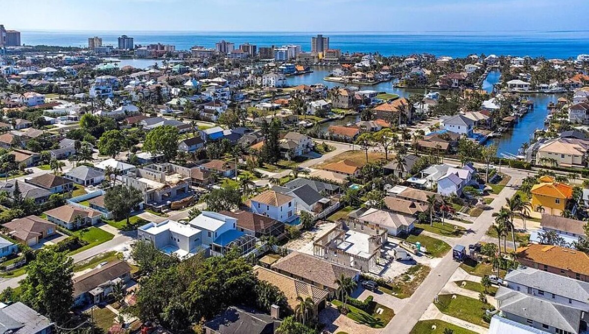 Photo 62 of 4BR 3BA - King Suite - Heated Pool&Spa - Walk or bike to Vanderbilt Beach