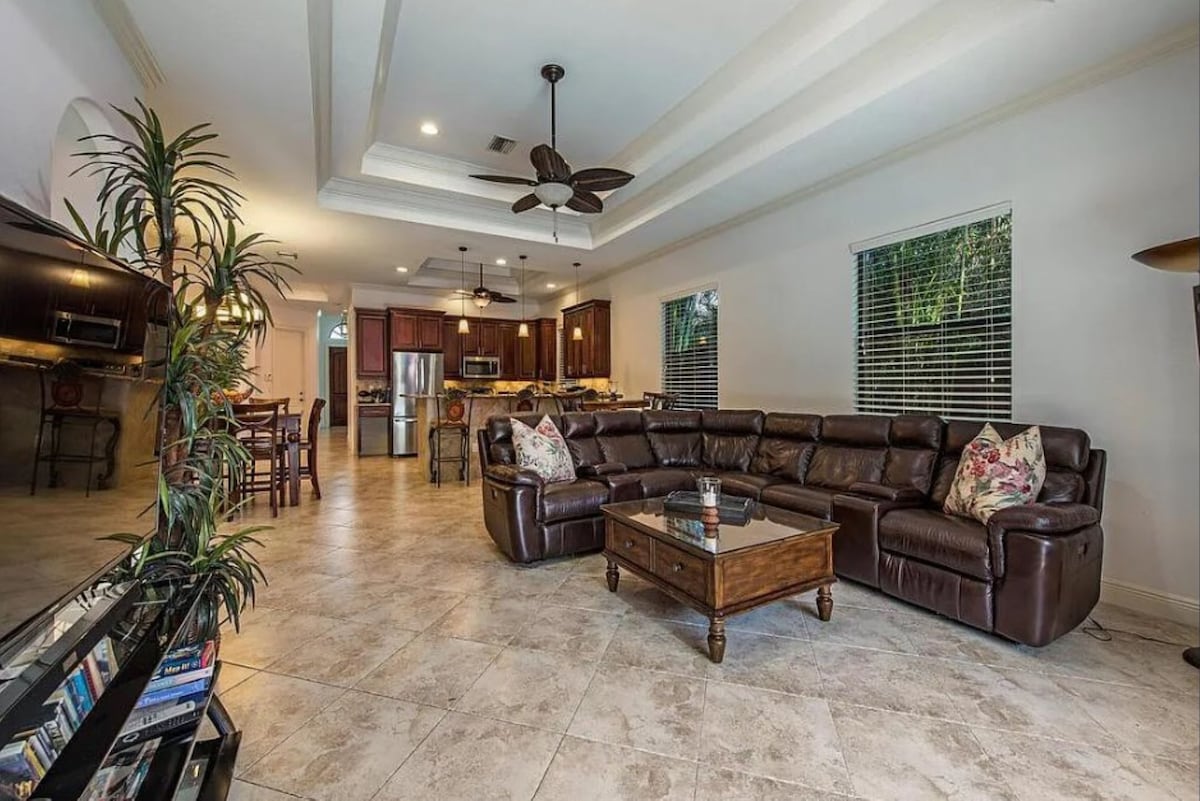 Photo 18 of 4BR 3BA - King Suite - Heated Pool&Spa - Walk or bike to Vanderbilt Beach