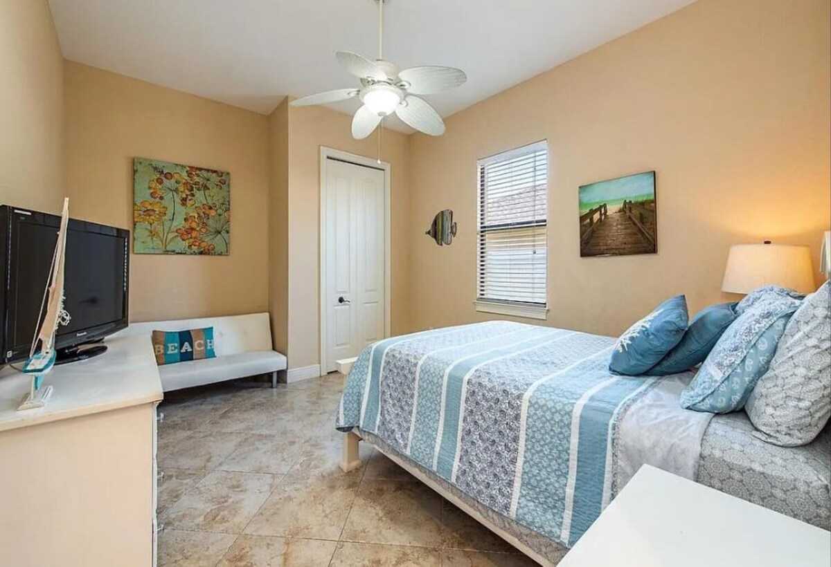Photo 20 of 4BR 3BA - King Suite - Heated Pool&Spa - Walk or bike to Vanderbilt Beach