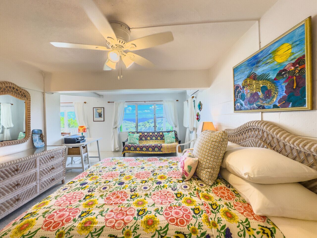 1 habitación, caja de seguridad en la habitación y escritorio 