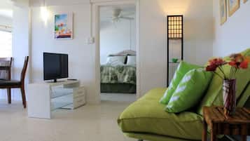 1 habitación, caja de seguridad en la habitación y escritorio