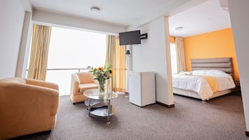 Suite | In-room safe, blackout drapes, free WiFi, bed sheets