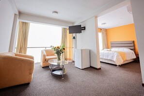 Svit | VÀrdeförvaringsskÄp pÄ rummet, mörklÀggningsgardiner och gratis wi-fi