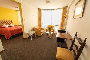 Suite | In-room safe, blackout curtains, free WiFi, bed sheets