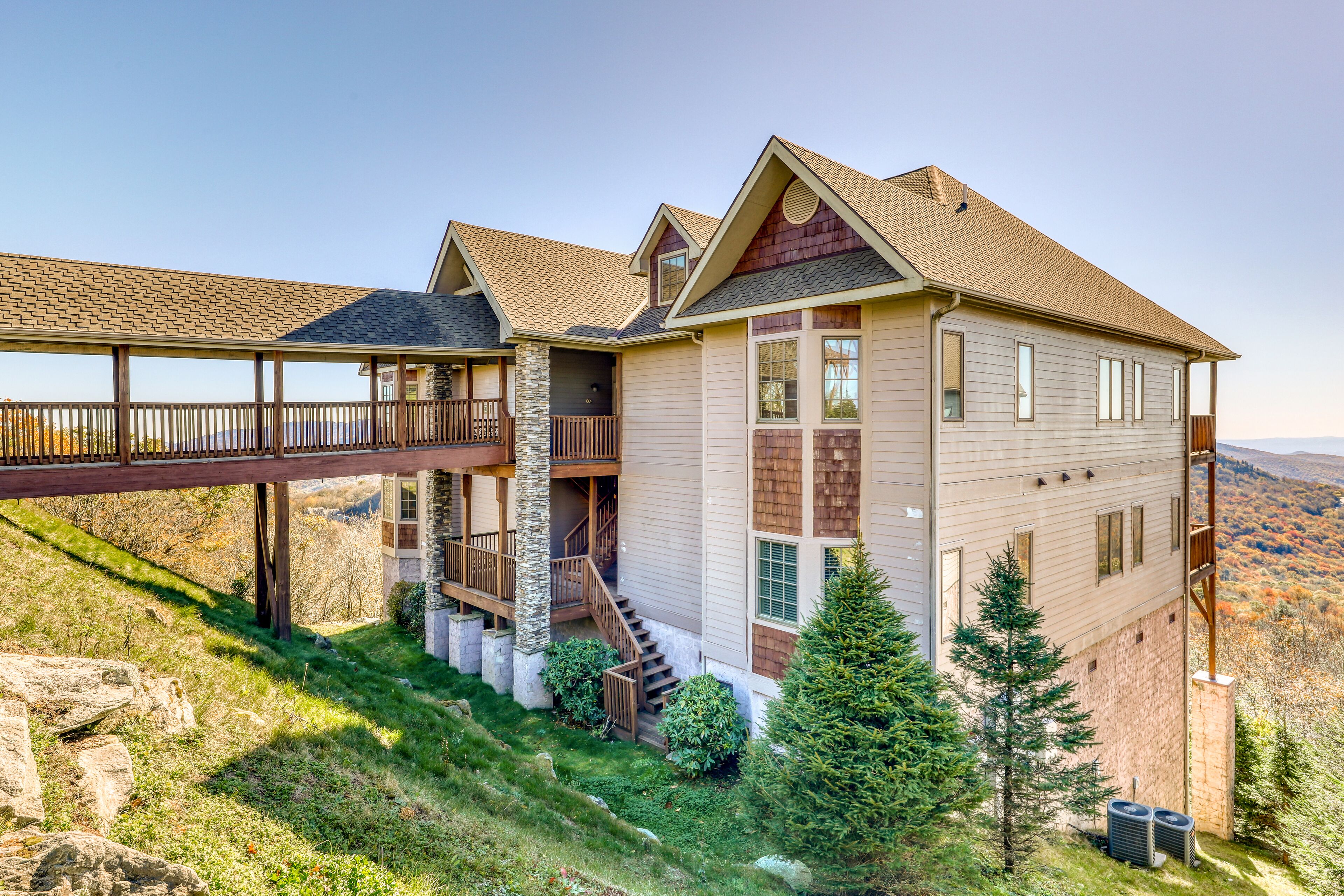 Slope-side condo with private hot tub & large covered balcony