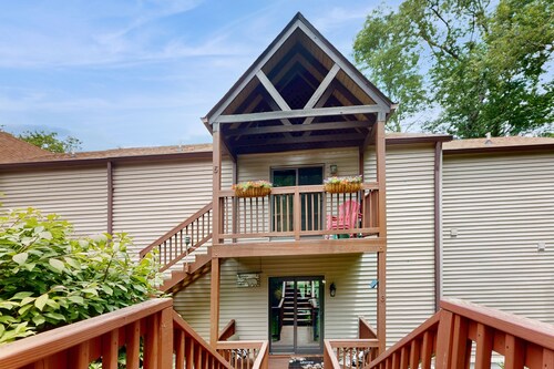 Dog friendly Sugar Mountain condo w/mountain views & stone fireplace