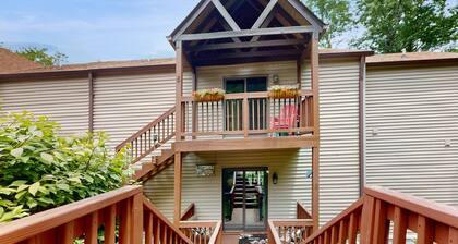 Dog friendly Sugar Mountain condo w/mountain views & stone fireplace