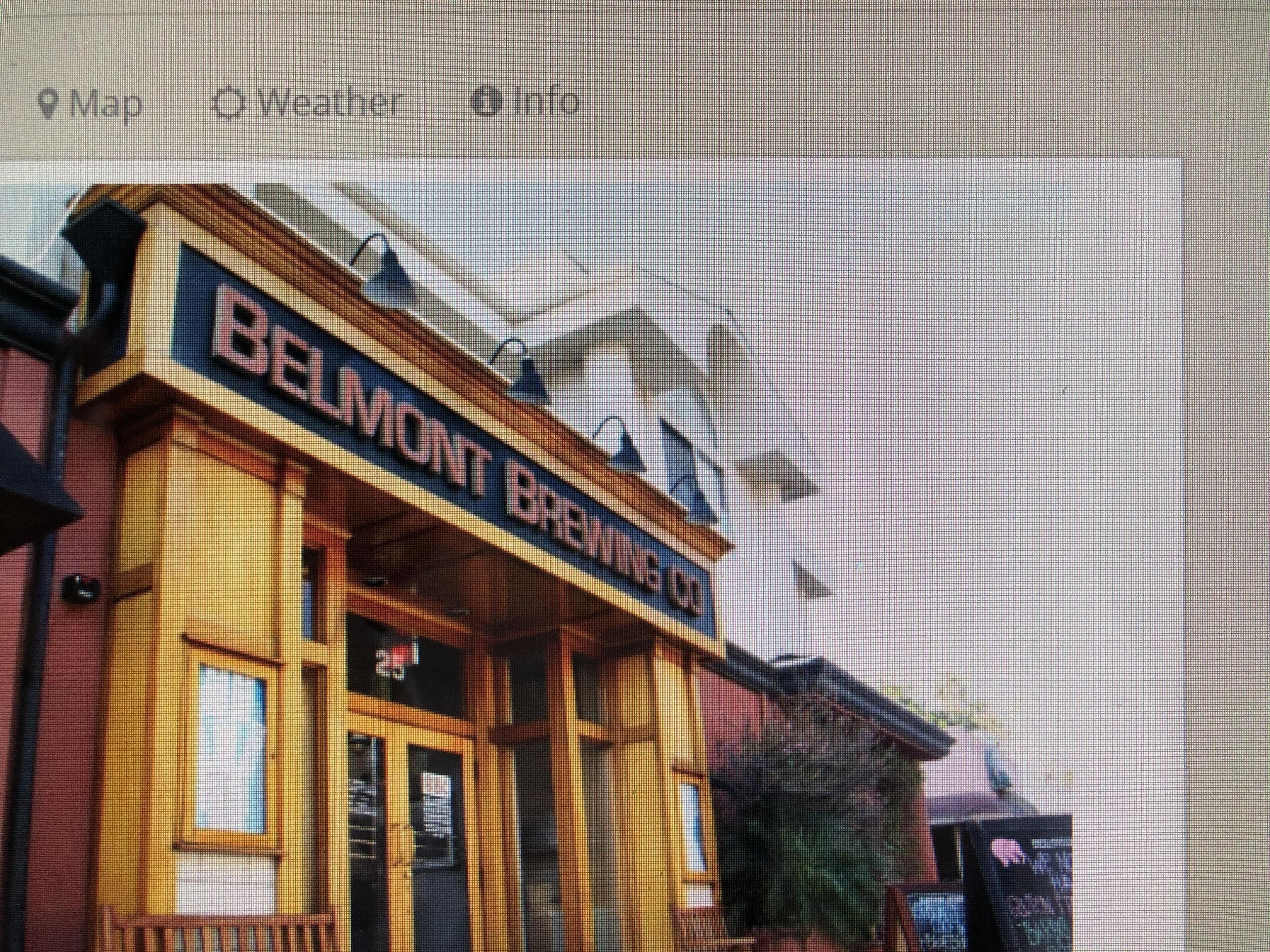 Un edificio con un letrero que dice "BELIMONT BREWERY".